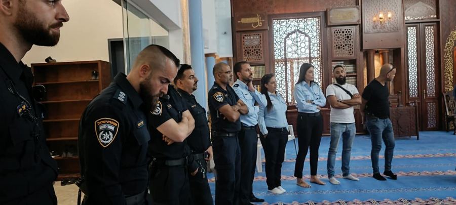 استنكار في رهط لدخول عناصر الشرطة لمسجد البدر